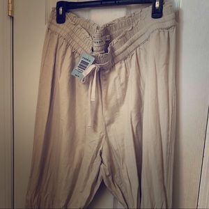 NWT linen type pants with elastic band.